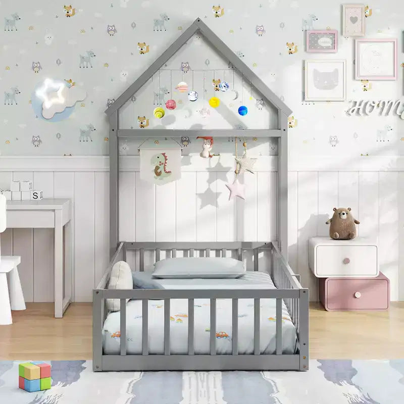 Letto a castello singolo a forma di casetta con cancello e appendiabiti, beige/grigio/rosa/bianco, per 1 bambino