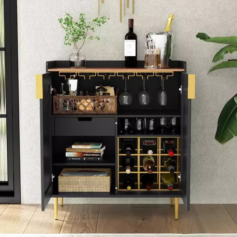 Credenza portavino da terra con ante a scanalatura nere e verdi e portabicchieri
