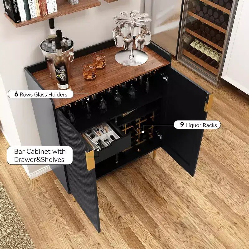 Credenza portavino da terra con ante a scanalatura nere e verdi e portabicchieri