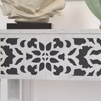 Consolle in legno intagliato con ripiano inferiore – Rovere Grigio polveroso / Rovere Nodi