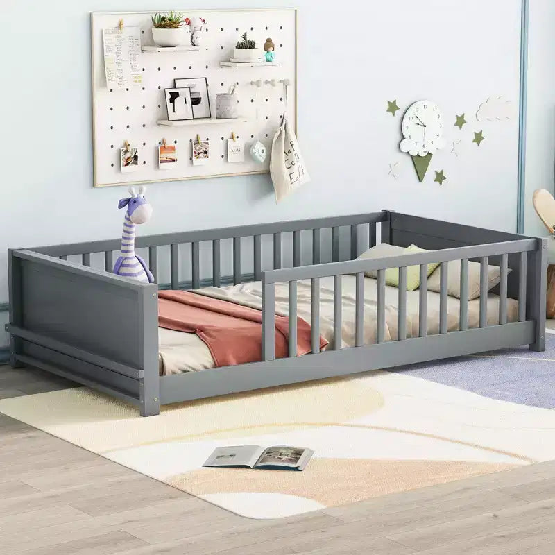 Testiera a forma di casa con sponde di protezione, da appoggiare a terra, colore grigio/naturale/bianco - Full Size, 1 bambino
