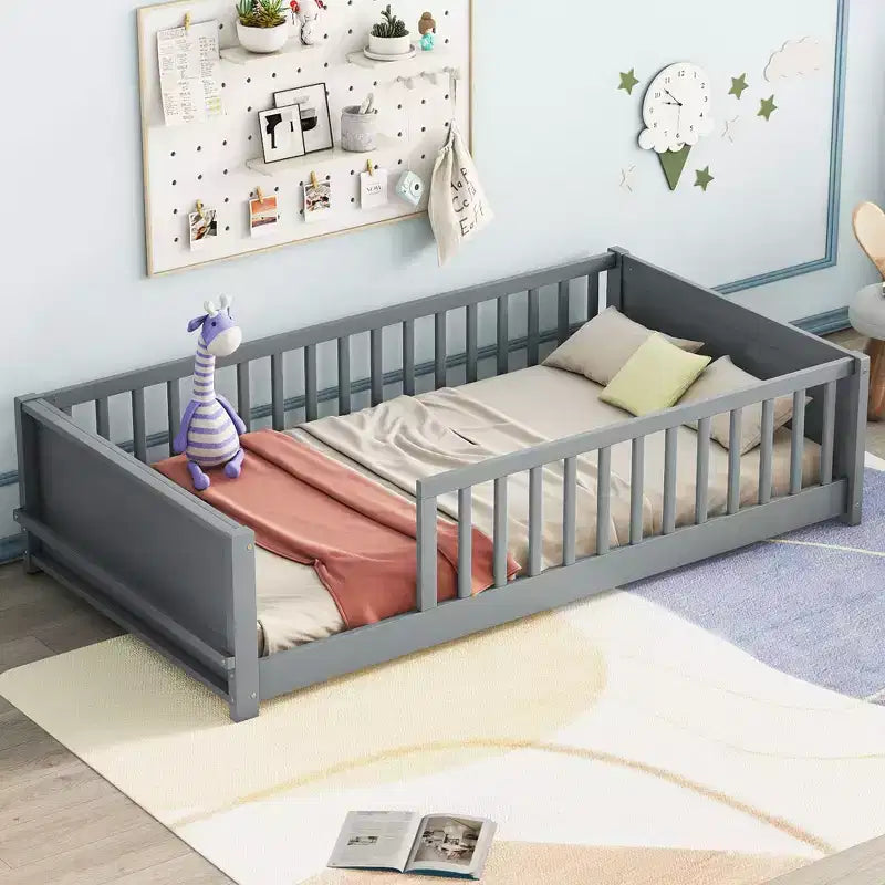 Testiera a forma di casa con sponde di protezione, da appoggiare a terra, colore grigio/naturale/bianco - Full Size, 1 bambino